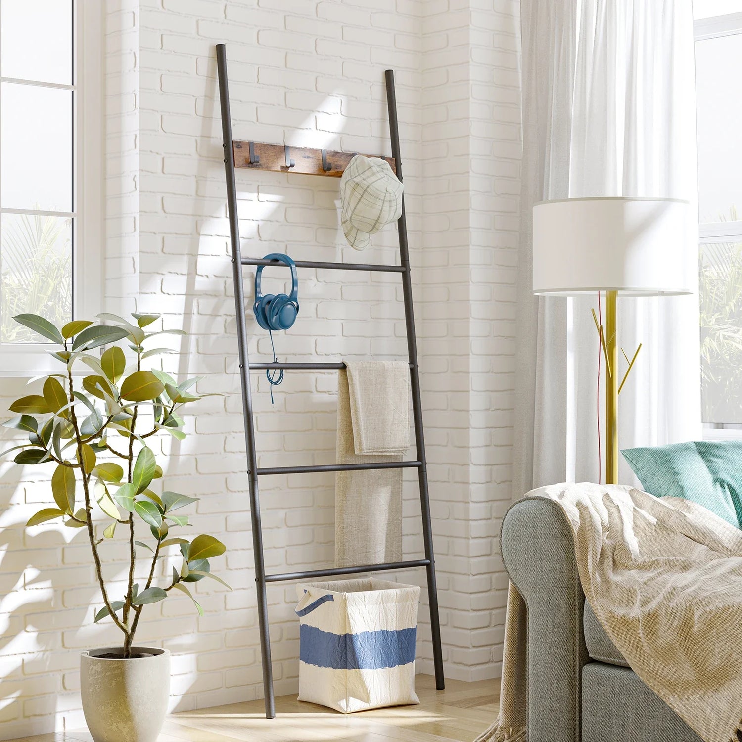 Bathroom Towel Ladder With Removable Hooks